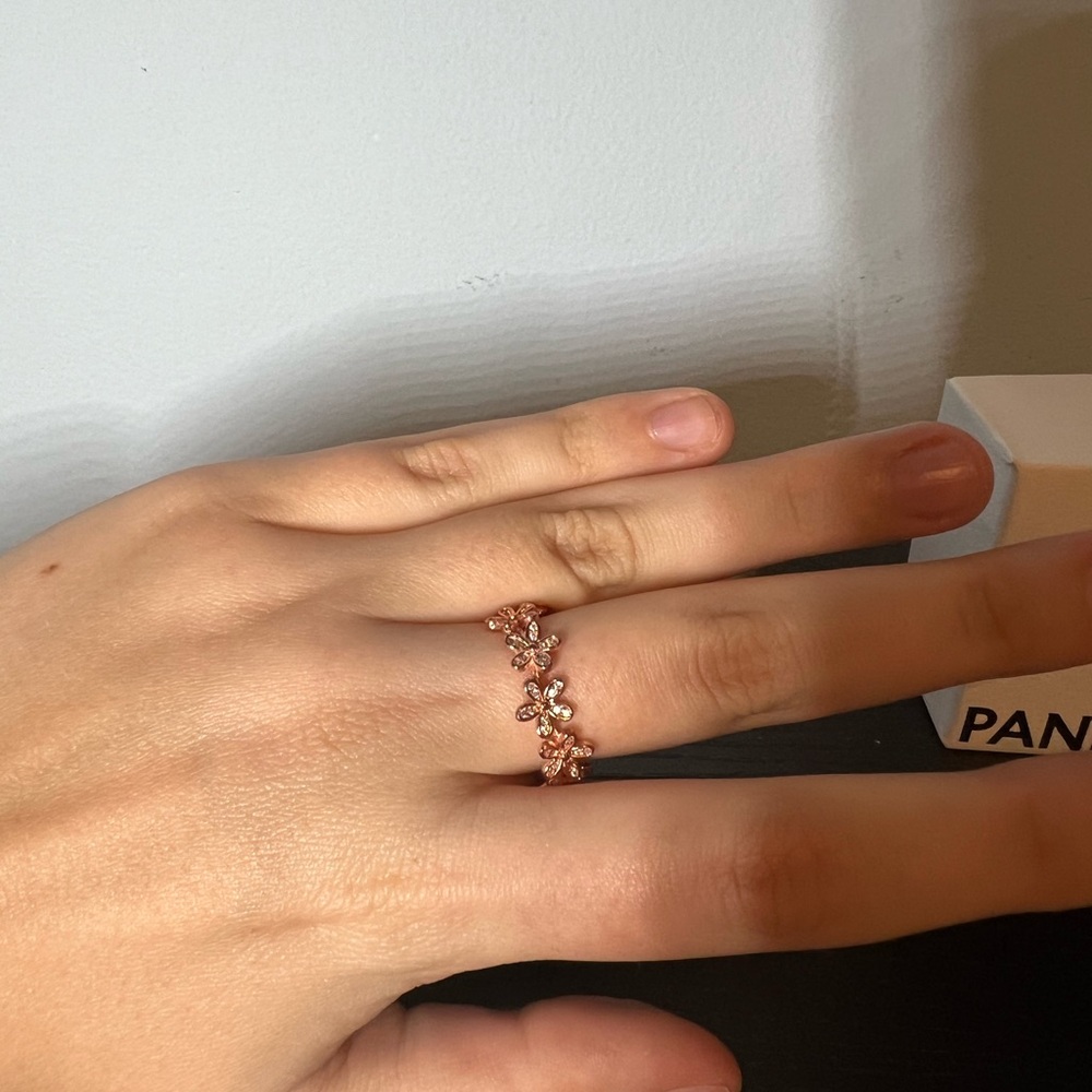 Pandora Dazzling Daisy Meadow Ring
⚠️ALL reasonable Offers Accepted 💍 - Picture 5 of 7